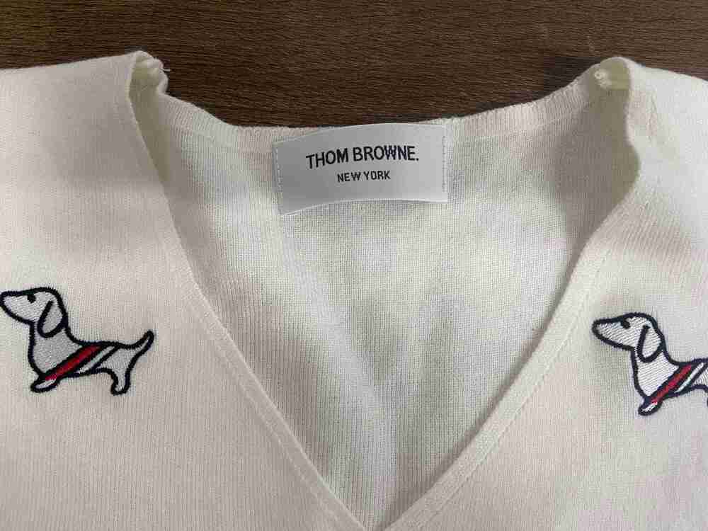 ✨ Thom Browne Cream Dachshund Embroidered Button‑Front Knit Vest - Picture 4 of 5